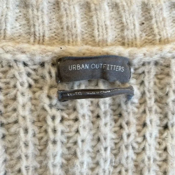 Urban Outfitters Cozy Alpaca Cable Knit Cropped Sweater - Picture 7 of 10